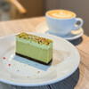 MINIMAL MAAT COFFEE - ピスタチオチーズケーキ、カフェラテ ホット