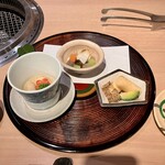 日本焼肉はせ川 表参道店 - 〈先付け 3種類〉　海老芋白味噌仕立て・大船煮・海老真丈奉書巻き