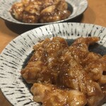 ホルモン焼肉 富や - 手前:ミノ、奥:ホルモン