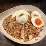 燻製カレー 池田本店 - 料理写真:燻製豚と煮卵のカレー