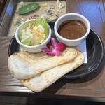 サンアロハ みなとみらい山下公園本店 - ナンカレー