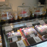 カズノリ イケダ アンディヴィデュエル - ショーケース上