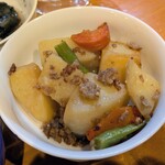 はな花 - ミンチ肉とじゃがいも煮物