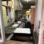 中井精肉店 - 奥で焼き鳥も焼いて下さる、事前予約がお勧め