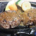 げんこつハンバーグ。ソースはオニオンです。