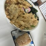 錦うどん - 料理写真:かやくごぼう天うどん 大盛り かしわおにぎり