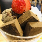 nana's ​green ​tea  - 丁寧に練り上げられた、滑らかなほうじ茶生チョコ。北海道産生クリームとホワイトチョコを使用らしい…