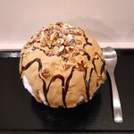 京氷ゆきみ庵 - 氷を絡めて食べると、コーヒーカスタードソース、チョコレートソースは、まさにカフェモカの味で甘～い!!( ^o^)ﾉ