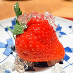 お料理 佐藤 - あまおう苺の白ワインジュレ寄せ