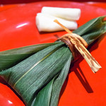 お料理 佐藤 - 穴子の笹ずしに、千枚漬けの山葵巻き