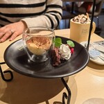 ディック・ブルーナ テーブル - 