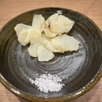 焼鳥 谷口 - 北海道産げっこうゆりねホイル焼き　塩　ホクホクでジャガイモみたい