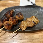 もつ焼き ジョン - アミレバー170円、つくね220円、テッポー150円