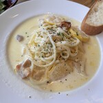 ウォルプタス 東京駅グランルーフ店 - チキンのレモンクリーム