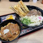資さんうどん - 料理写真: