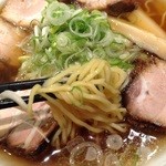 中華そば　新谷 - 麺は細めのちぢれ麺☆@2015/1/18