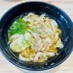 スシロー - 料理写真:かすうどん380円、あっさりお出汁でうどんはツルシコ。脂多めオイリーかすだけど柔らかジューシーで旨い。