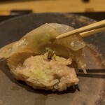 鮓 きずな - 明石のカワハギ　タネとシャリの間に肝がたっぷり