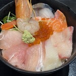 海鮮丼の駅前 - 