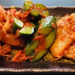焼肉処いっとう - キムチ盛り合わせ