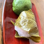 彩菓庵　かどや - よもぎまんじゅう¥140込、桜餅¥230込(2026/2/上旬時点)
