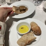 赤白 ブラッスリー - ソースもバケットも美味しすぎる。