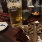 石橋うなぎ店 - 骨の唐揚げと生ビール
