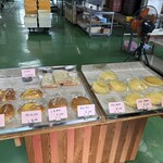 天然こうぼぱん とことこ - パン工場の売店の様子③