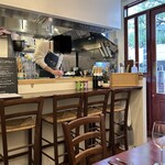 CIVIDALE - カウンターとあるが使う感じではなかった。基本テーブル席に案内される。