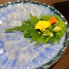 魚長 - ④虎河豚薄造り
薄桃色の身は間違い無く虎河豚、薄造りでもモチッとした食感があり、旨みもしっかり
価格的に少量なのは当然ですが、本物がこの価格設定で食べられるのは嬉しい限り！
勿論、臭みはゼロでした！