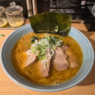 横浜家系ラーメン 友喜家_1