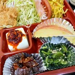 味よし - 充実の付け合わせの品々♪