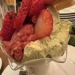 代官町バール - イチゴパフェ¥2,000