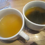 デンバー プレミアム - ドリンク写真:ランチのスープ　左・コンソメ、右・わかめスープ