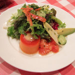 赤ピーマンのムース アボカド添え(ディナーコースの前菜)