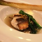 グランシェール 葉山庵 - ツレのおさかな　本日のお魚（ホウボウのポアレに鰹のお出しがかかっています。下仁田葱のグリルそえ）