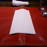 シェ フルール 横濱 - テーブルセッティング：箸があるのが良いですね