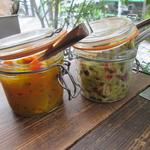 モーニングに付いてくる付け合わせの自家製ピクルスとピカリリは食べ放題♪