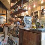 チリパーラー ナイン - カウンターから見た厨房方向