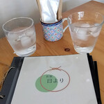 茶家 日より - 卓上