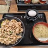 伝説のすた丼屋 - すた丼(並)　890円