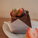 オグカフェ - チョコ苺とオレンジクリームパリパリチョコシフォンサンド（ハーフ）