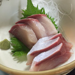 レストラン花駒 - 1日目のお造りはカンパチ。
