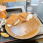 炭火焼肉 牛若丸 - 料理写真:カツカレー(大) 770円