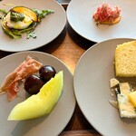 Crossroads Kitchen - 