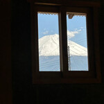 手打ち蕎麦とも花 - 窓から見える富士山