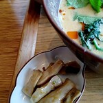 ブリル飯店 - セットのお漬物♡エリンギ？ザーサイみたいな味付け♫