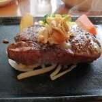 炭焼ステーキくに 越谷店 - ヒレステーキ：レア
