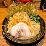 茅ヶ崎家 - 料理写真:ネギラーメン 並 940円 (毎月11日茅ヶ崎家の日限定価格)