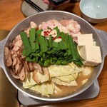 博多もつ鍋 やまや 池袋店 - 博多もつ鍋 こく味噌味（1人前）￥2,300（税込）【2人前】